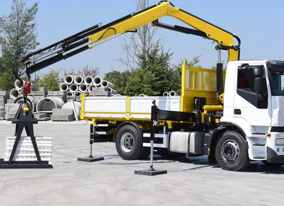 WC lavant intelligent avec siège de bidet, coloris blanc et noir, style allemand